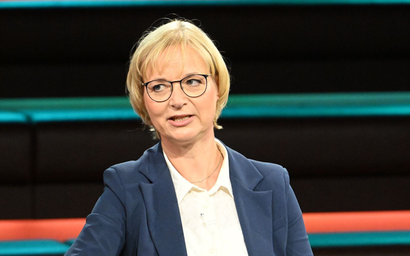 BSW-Politikerin Katja Wolf warnte bei „Markus Lanz“ vor einer AfD an der Macht, während sie den Begriff der Brandmauer kritisch beleuchtete. (Bild: ZDF / Cornelia Lehmann)
