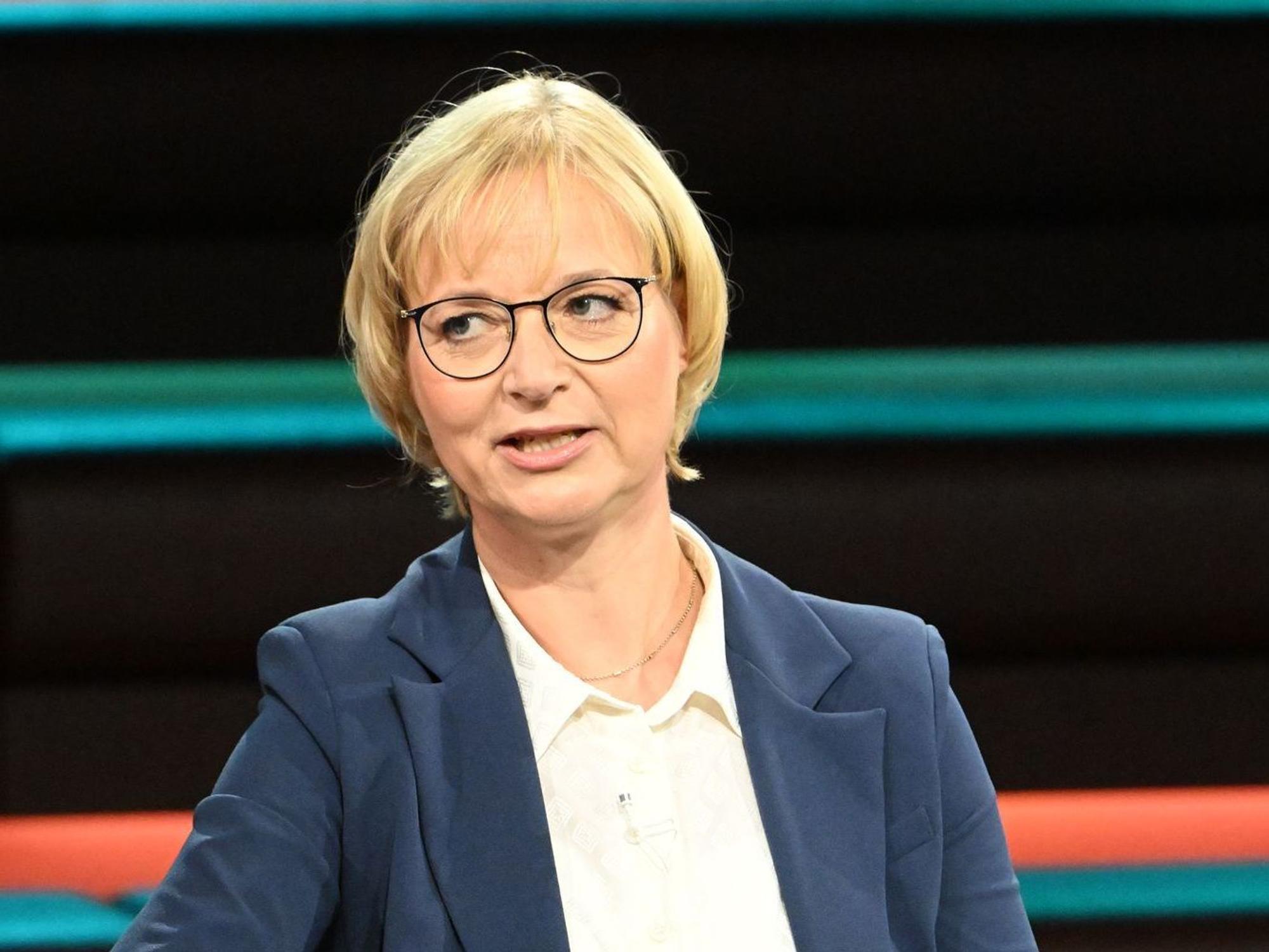 BSW-Politikerin Katja Wolf warnte bei „Markus Lanz“ vor einer AfD an der Macht, während sie den Begriff der Brandmauer kritisch beleuchtete. (Bild: ZDF / Cornelia Lehmann)