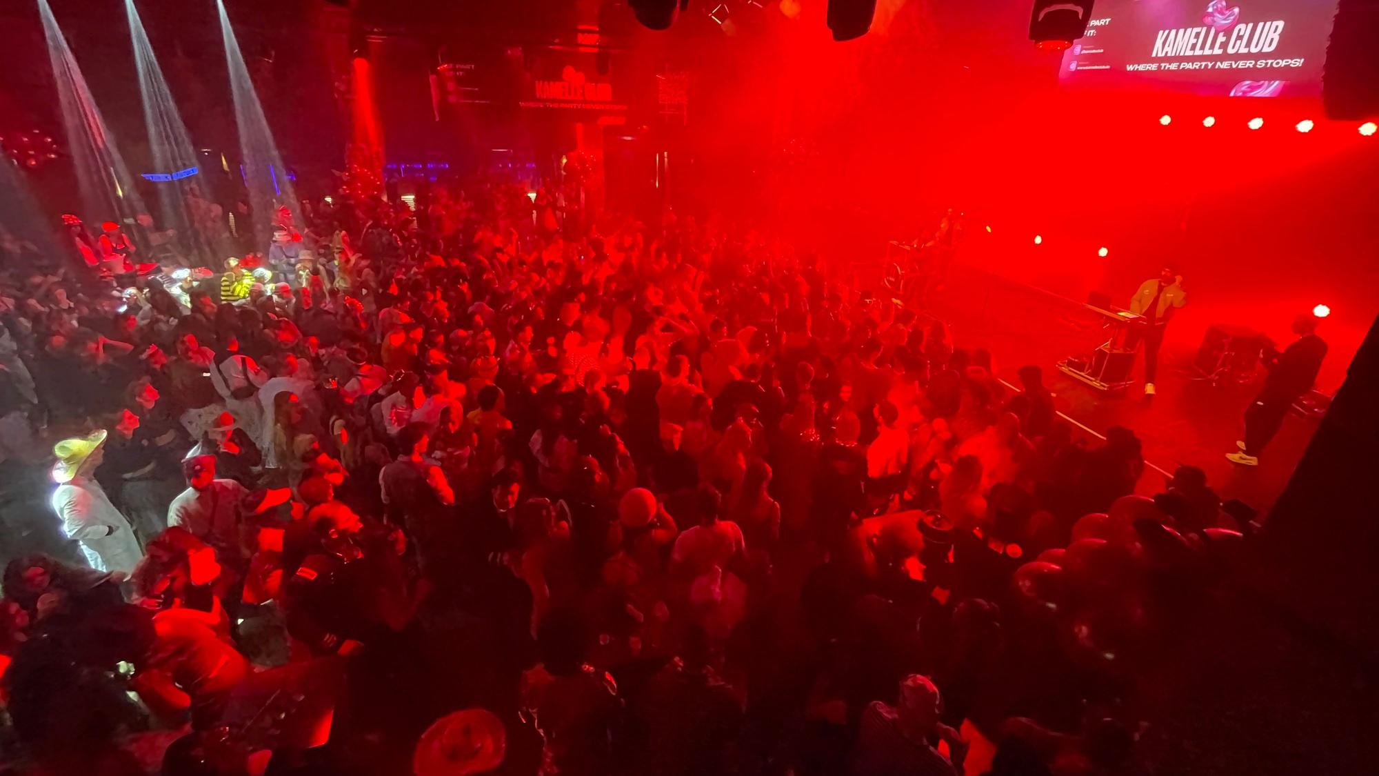 Blick in die Halle Tor 2 beim Kamelle-Club.