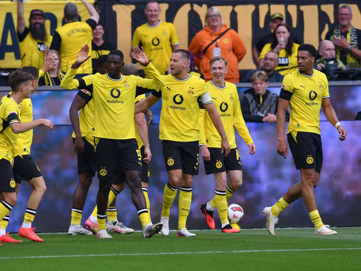 Serhou Guirassy bejubelt sein BVB-Tor zum 1:0.