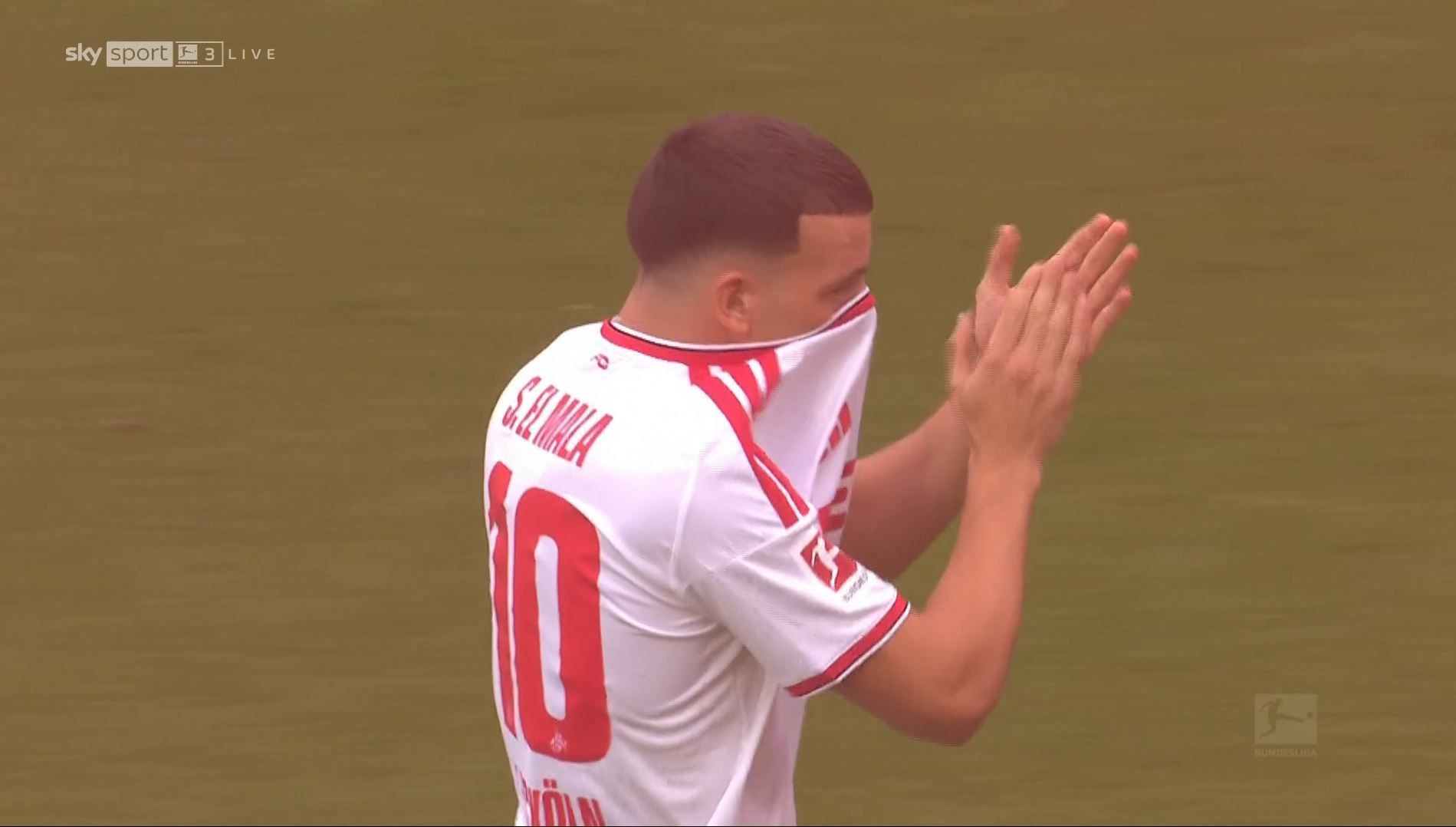 Blick auf die Fans beim 1. FC Köln im Stadion.
