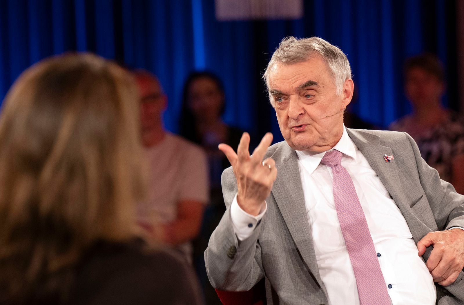 NRW-Innenminister Herbert Reul war im „Kölner Treff“ zu Gast. (Bild: WDR/Melanie Grande)