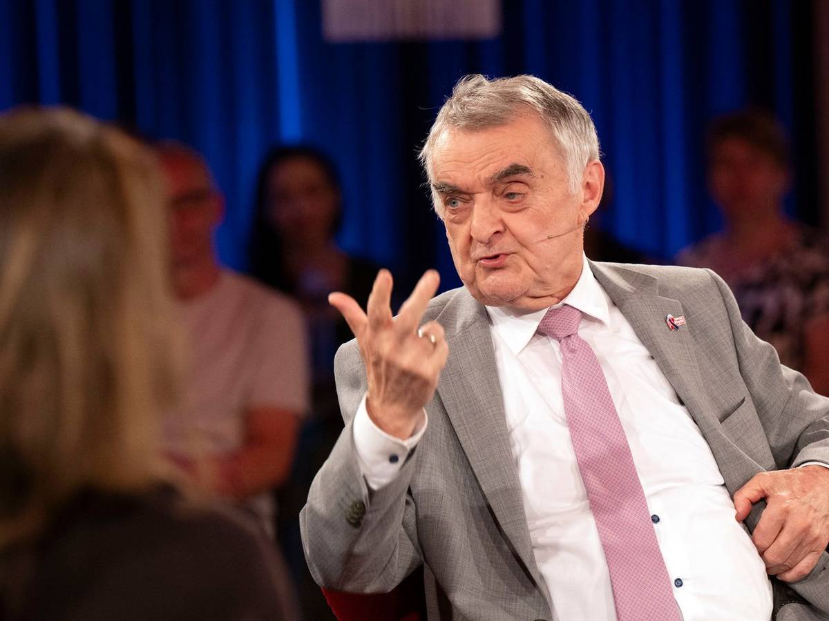 NRW-Innenminister Herbert Reul war im „Kölner Treff“ zu Gast. (Bild: WDR/Melanie Grande)