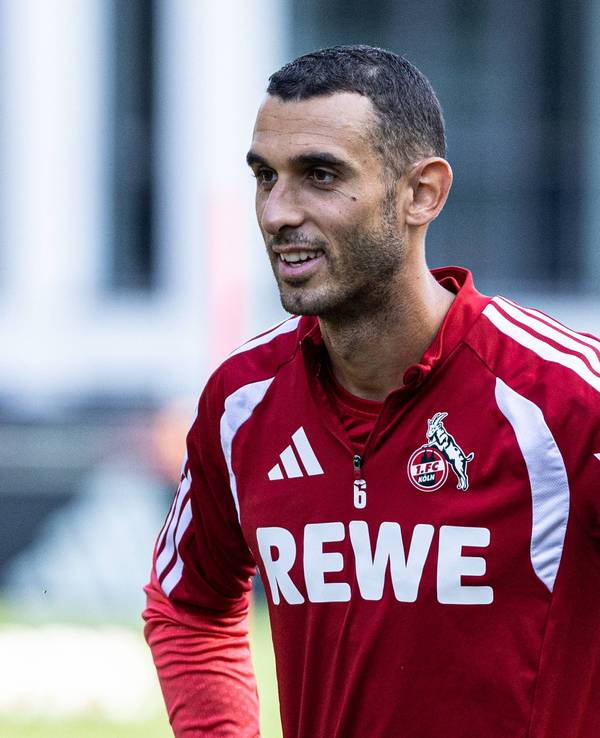 FC-Profi Ellyes Skhiri beim Training des 1. FC Köln