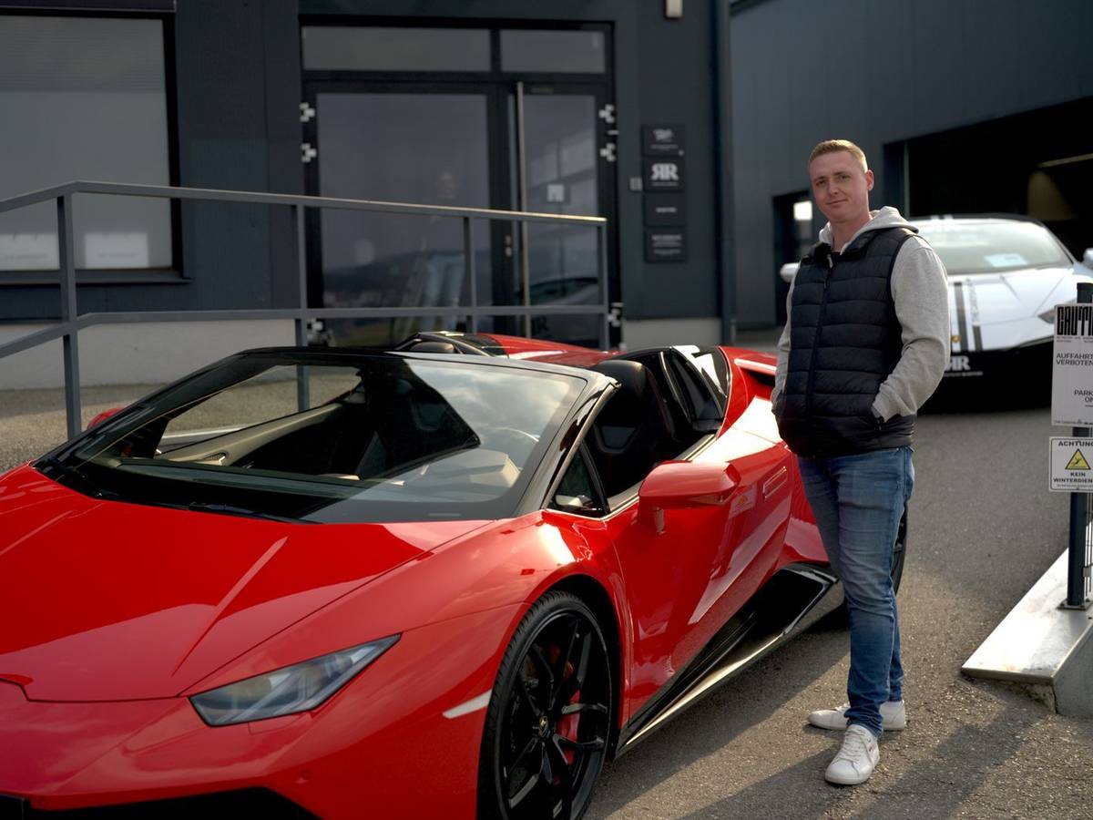 Stefan träumte von schnellen Autos und dem großen Geld. Stattdessen machte er Schulden. (Bild: ZDF / Markus Haist)