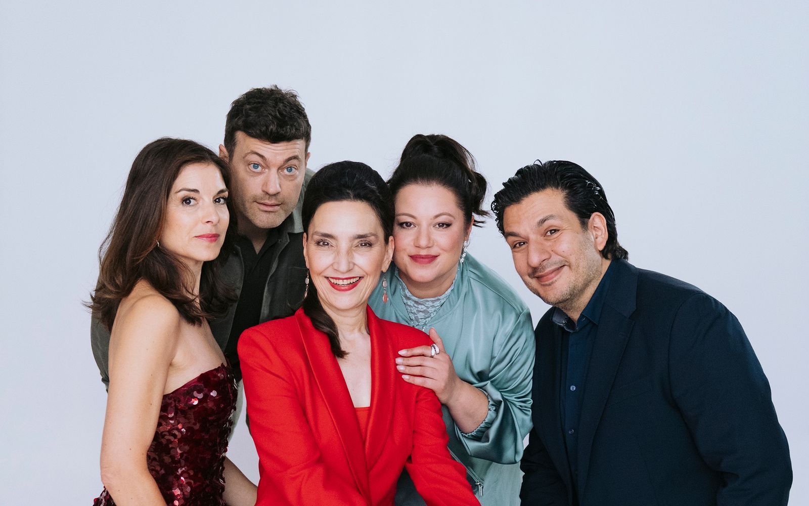 Um sie dreht sich in den Jubiläumswochen alles, von links: Gabriella Perez (Bianca Hein), Ben Steinkamp (Jörg Rohde), Simone Steinkamp (Tatjana Clasing), Vanessa Steinkamp (Julia Augustin) und Maximilian Graf von Altenburg (Francisco Medina).  (Bild: RTL / Julia Feldhagen)
