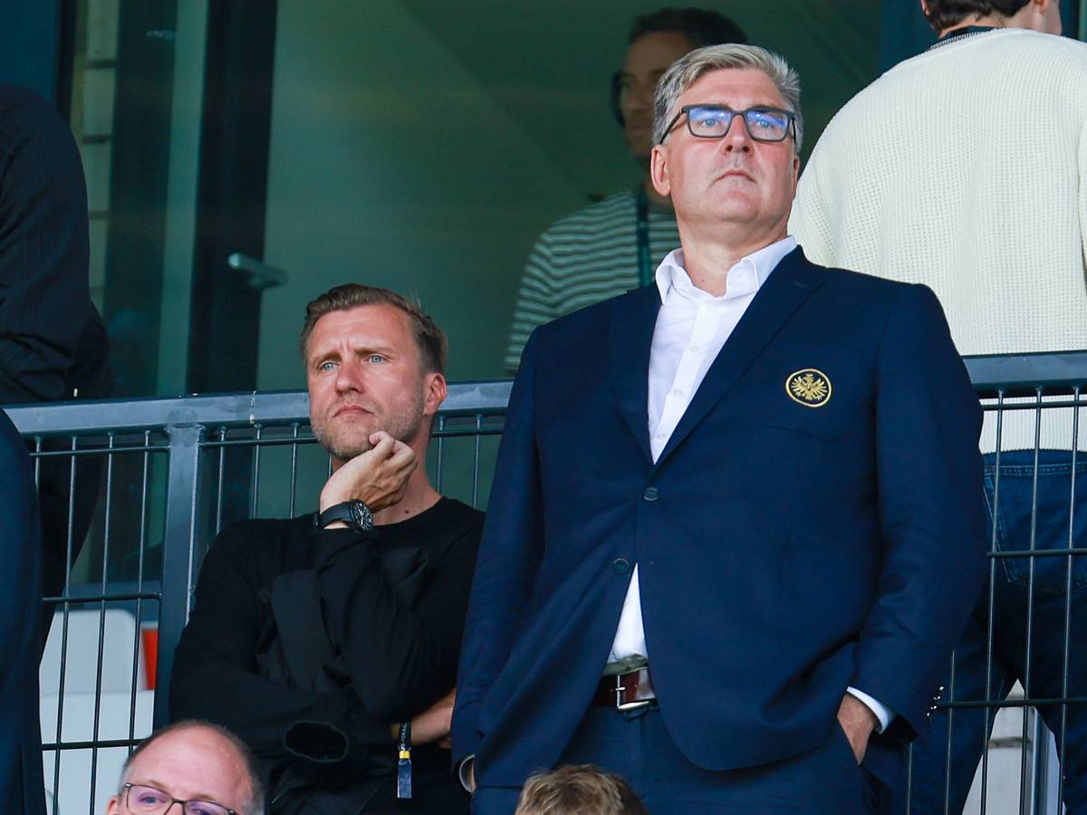 Eintracht Frankfurts Sportvorstand Markus Krösche neben Axel Hellmann.