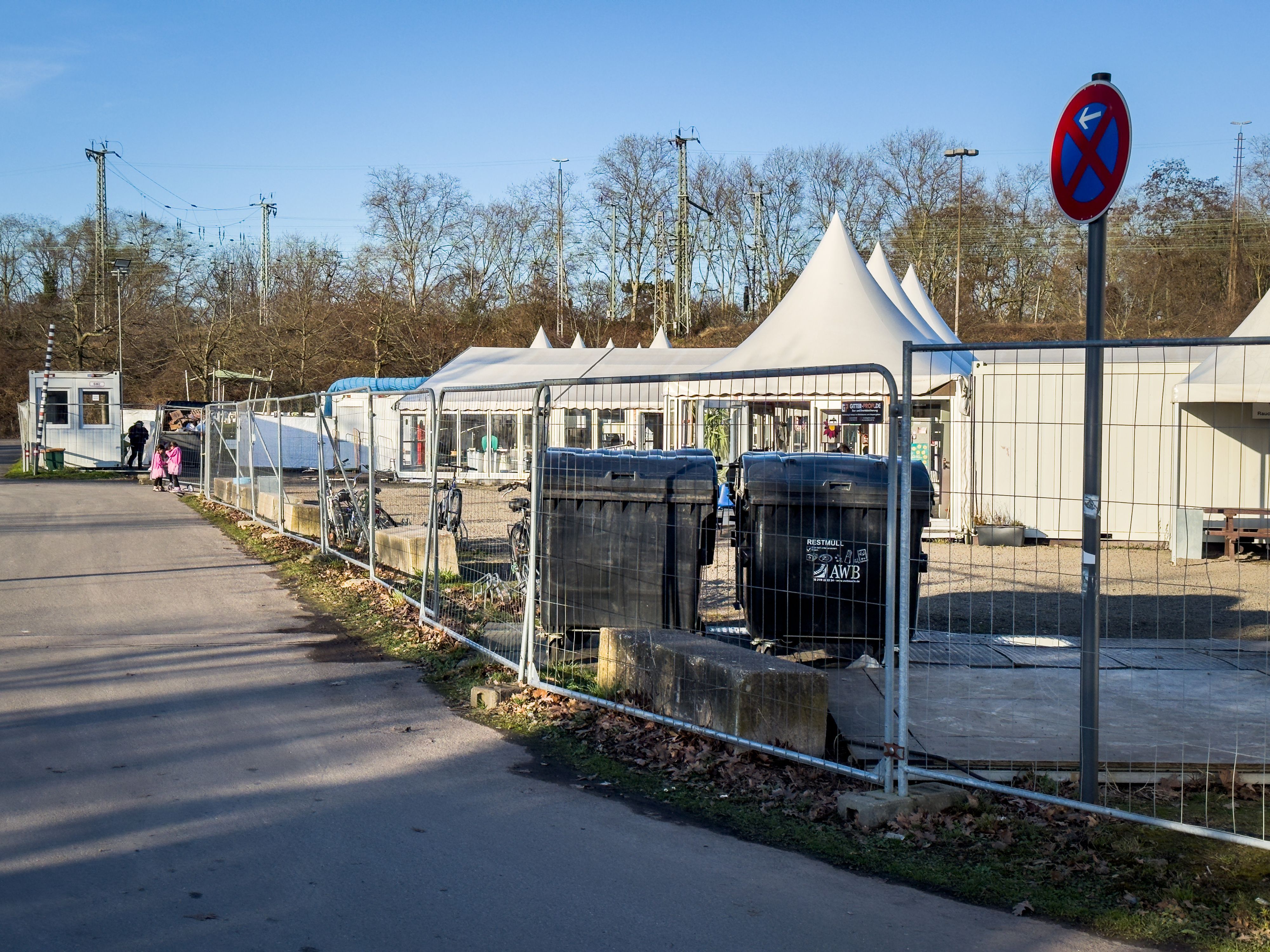 Die Stadt Köln will die Flüchtlingsunterkunft am Südstadion schließen.