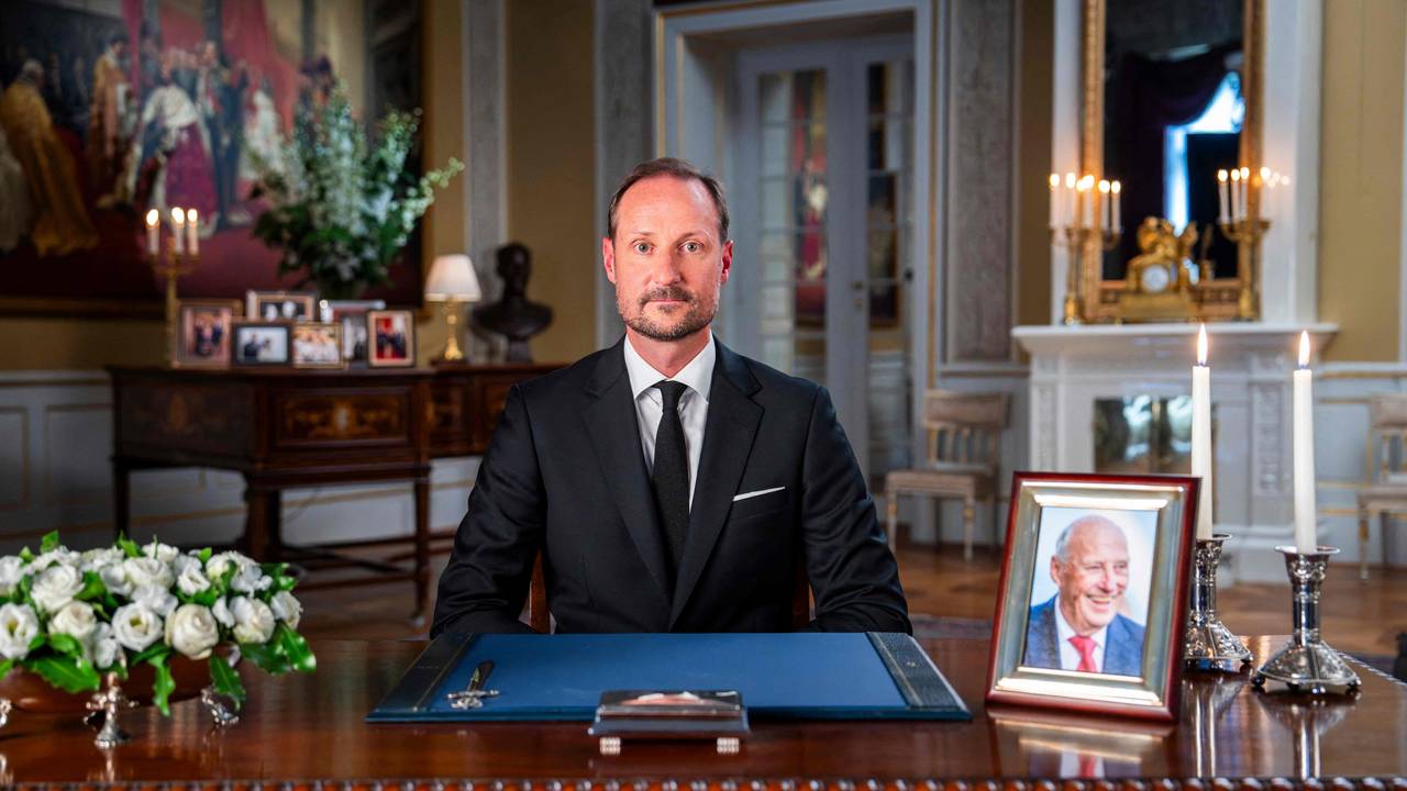 Haakon VIII. in seiner ersten Rede als König