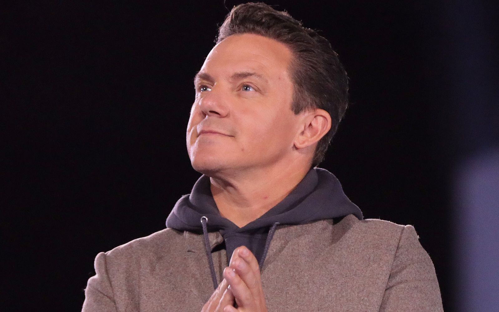 „Immer wieder sonntags“-Moderator Stefan Mross war in seiner Sendung zu Tränen gerührt. (Bild: 2022 Getty Images/Joshua Sammer)