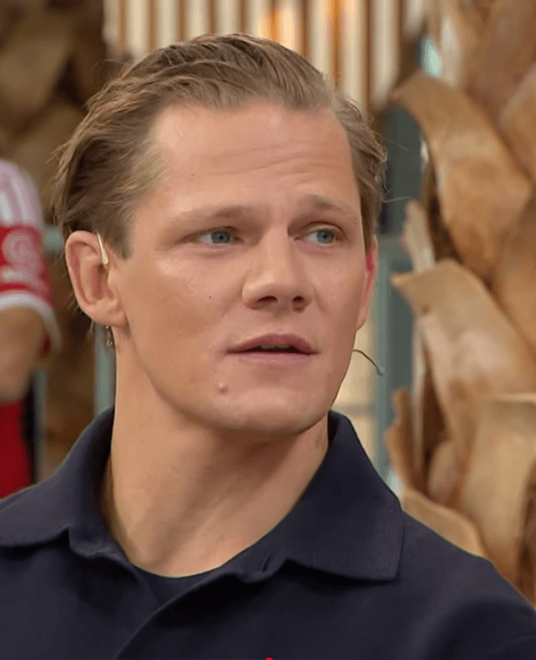 Schauspieler Max von der Groeben sitzt in der Doppelpass-Runde