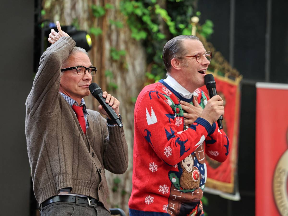 Das schräge Rentner-Comedy-Duo Willi und Ernst auf der Bühne.