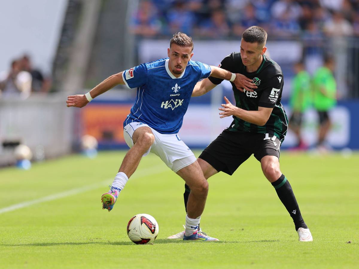 Lance Duijvestijn im Zweikampf mit Bastian Allgeier.