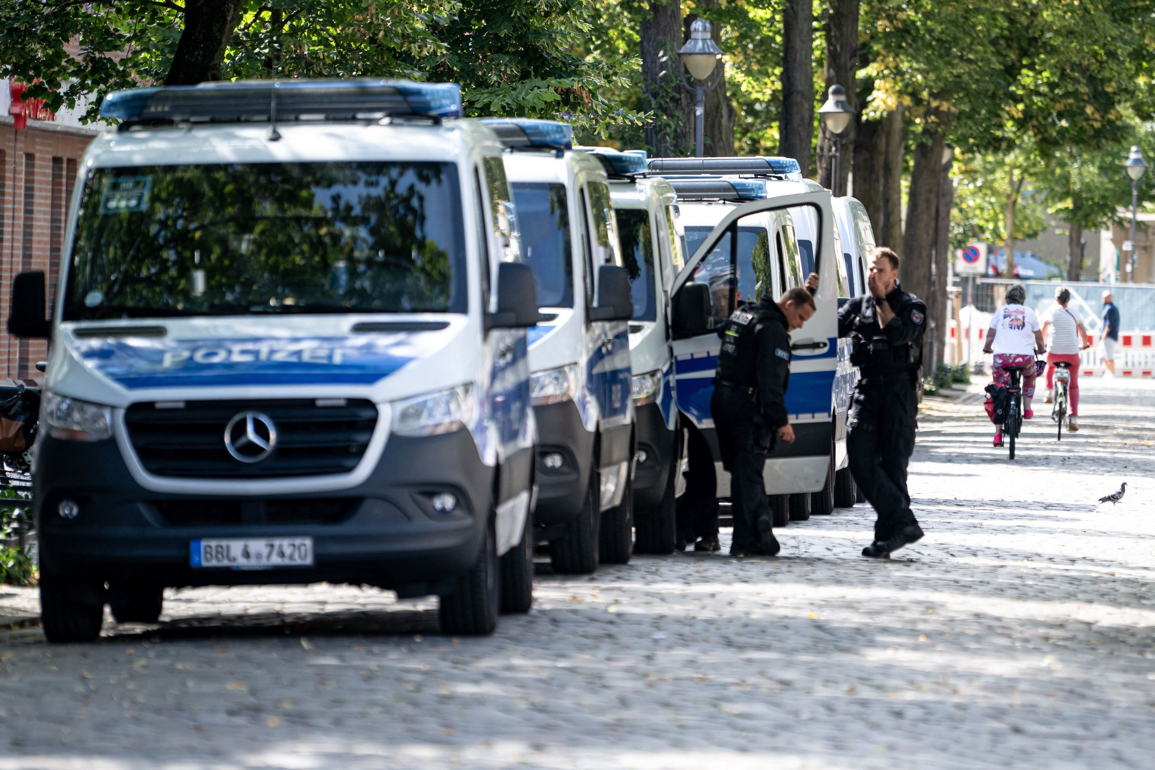 Ein Mann soll am Morgen eine Frau in der Innenstadt von Erkner in Brandenburg getötet haben (Symbolbild).