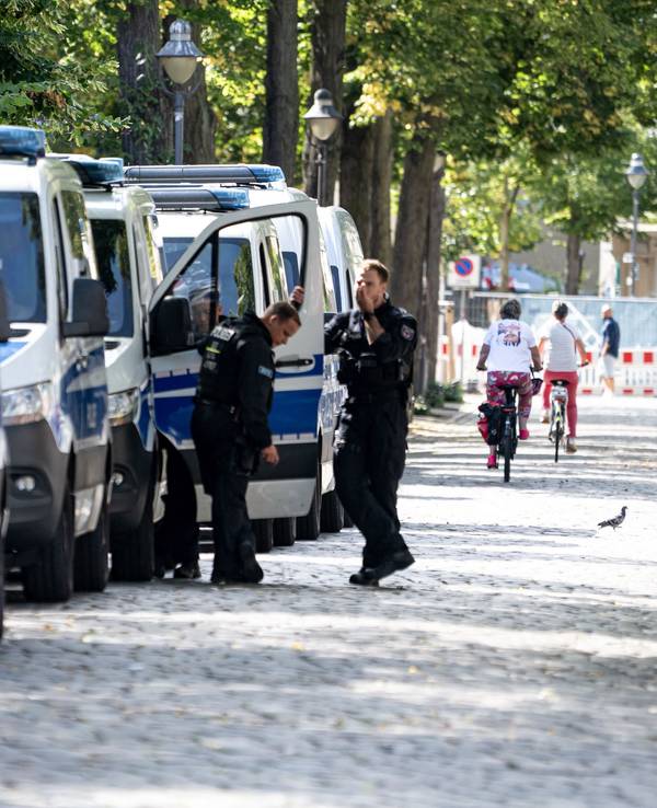 Ein Mann soll am Morgen eine Frau in der Innenstadt von Erkner in Brandenburg getötet haben (Symbolbild).