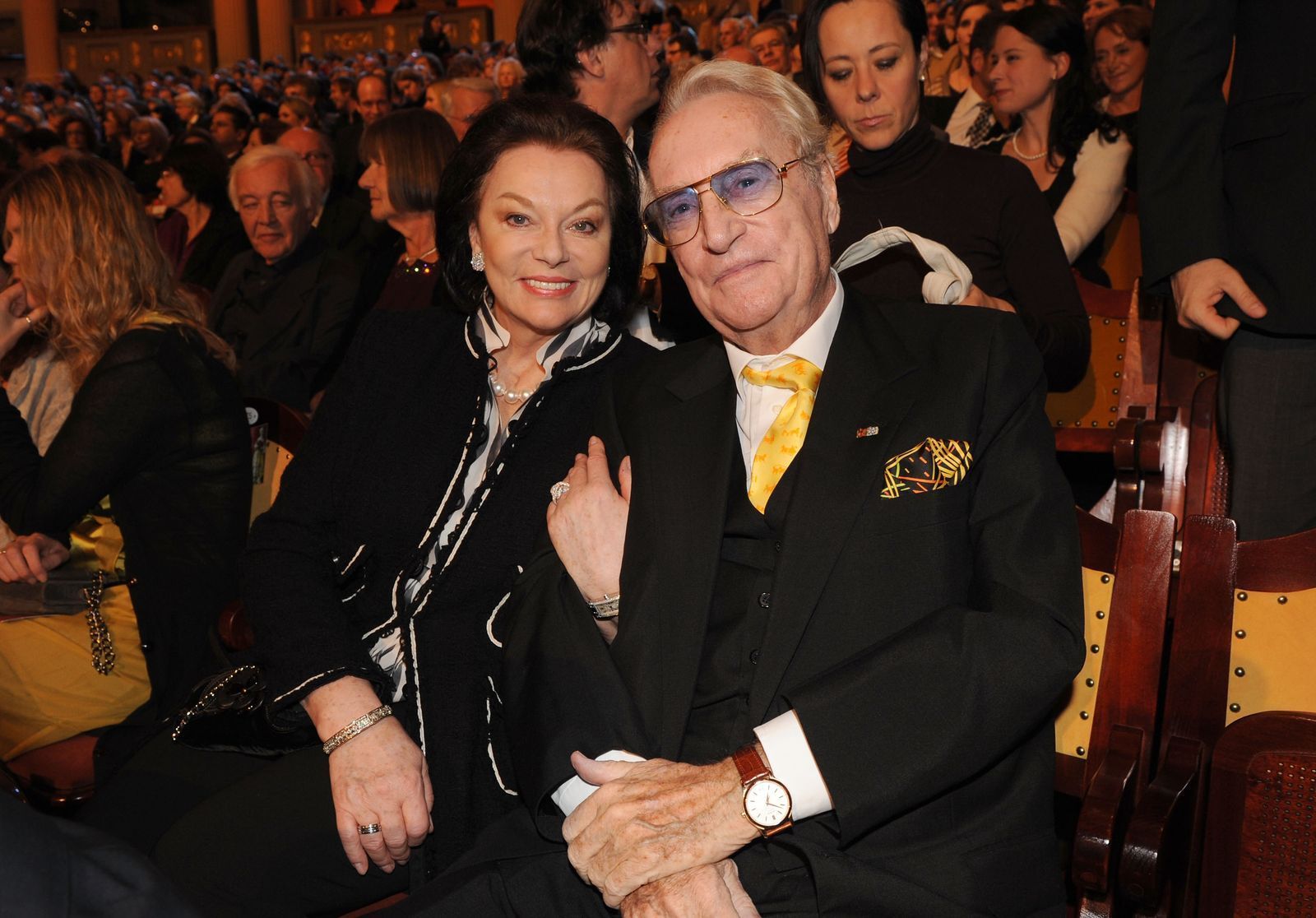 Der TV-Produzent Helmut Ringelmann prägte das Krimifernsehen hierzulande wie kein Zweiter. Links seine Ehefrau, die Schauspielerin Evelyn Opela. (Bild:  Getty Images/Hannes Magerstaedt)