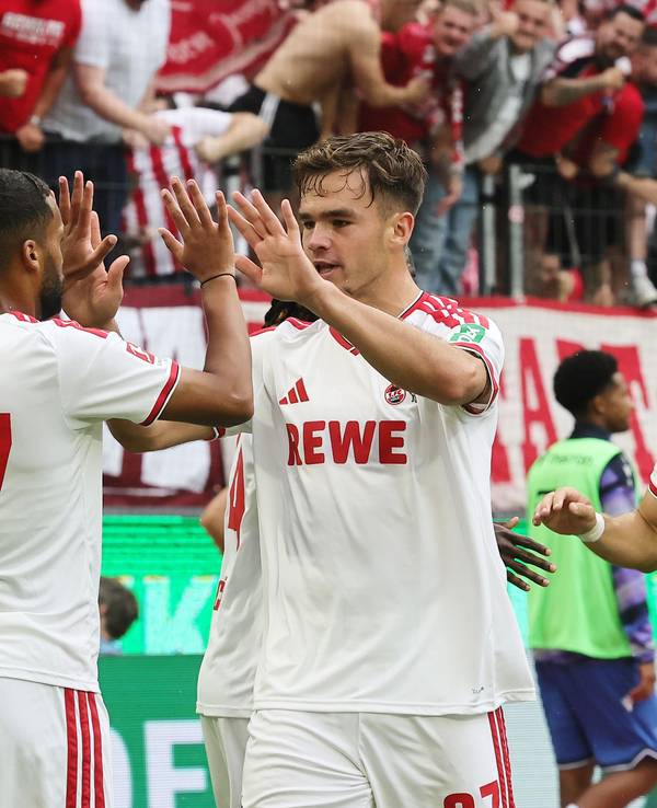 Thijs Dallinga (1. FC Köln) jubelt beim Sieg über Hoffenheim.