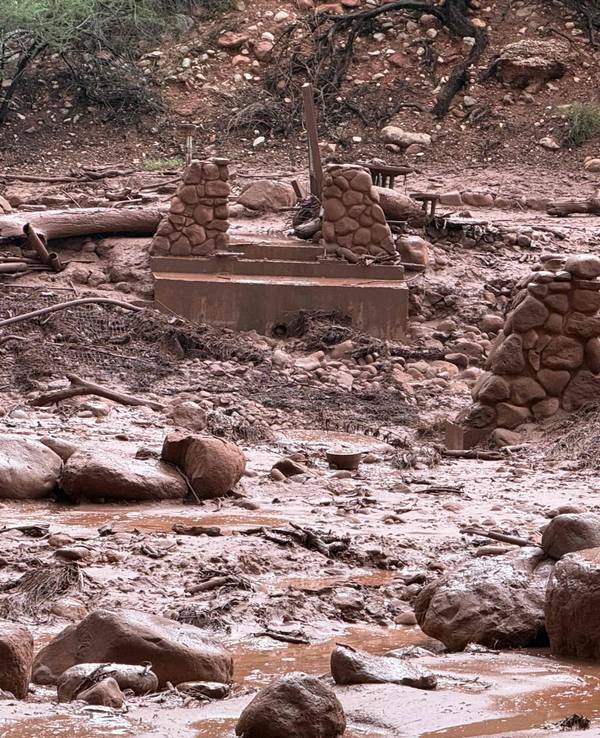 Bei einer Sturzflut im berühmten Grand Canyon im Westen der USA ist mindestens ein Mensch ums Leben gekommen.