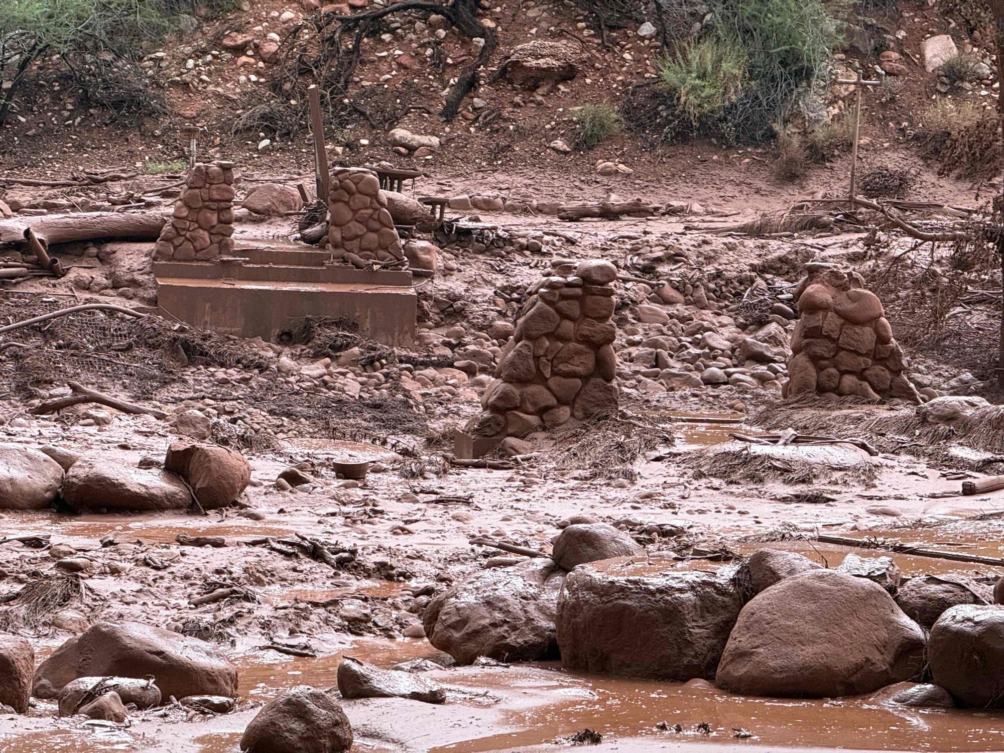 Bei einer Sturzflut im berühmten Grand Canyon im Westen der USA ist mindestens ein Mensch ums Leben gekommen.