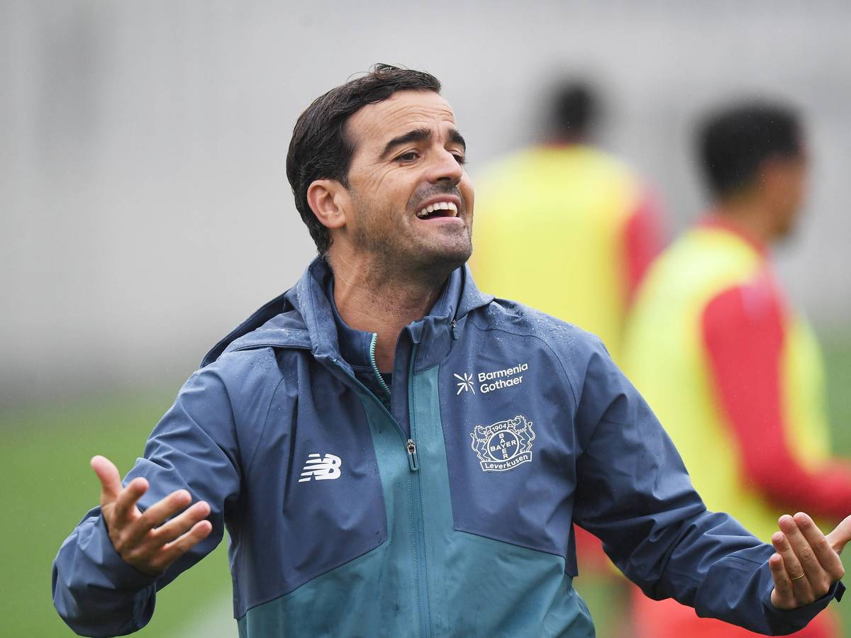 Bayer-Trainer Carles Martinez Novell