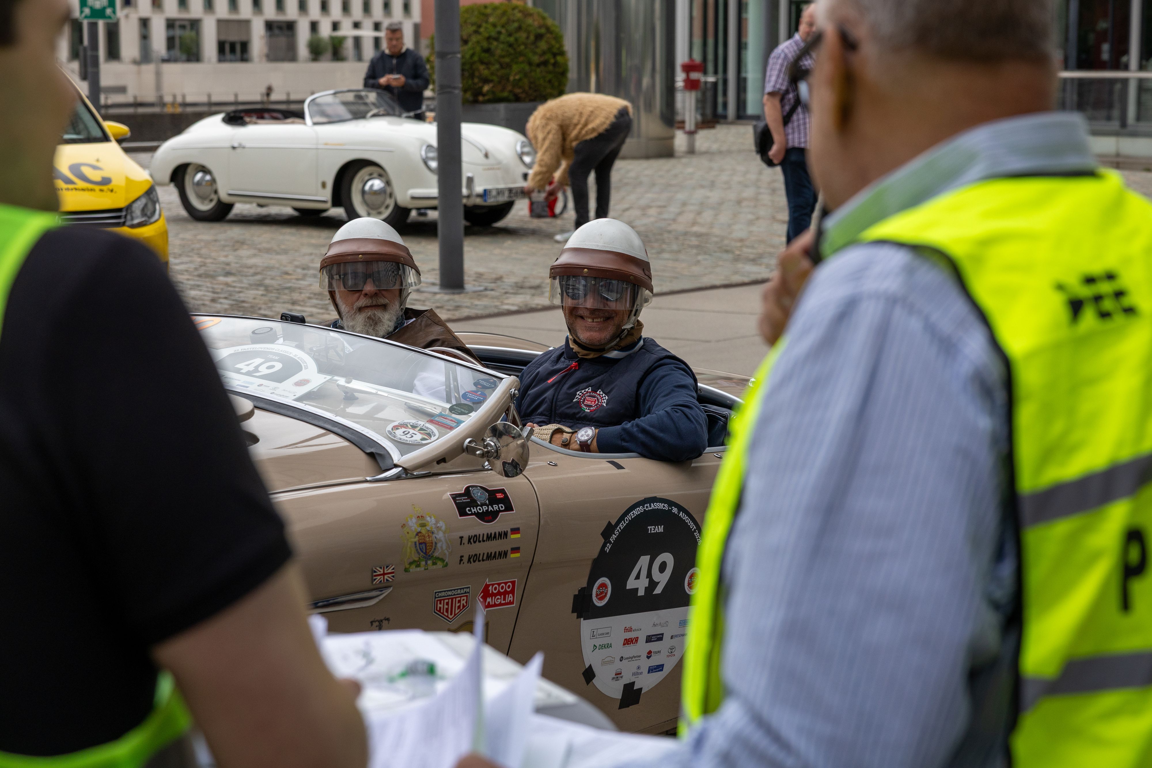 Zwei Teilnehmende der „Fastelovends Classics“.
