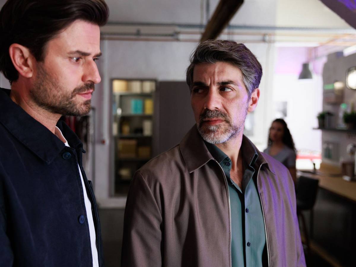 Paco (Milos Vukovic, links) und Ferhat (Harun Yildirim) sind derzeit noch bei „Unter uns“ zu sehen. RTL stellt die Produktion der Serie nun jedoch ein. (Bild: RTL / Sebastian Meyer )