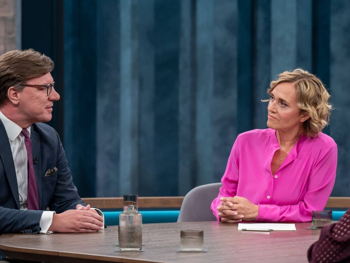 Risikoanalyst Nico Lange warnte bei Caren Miosga vor der hybriden Kriegführung Russlands. (Bild: NDR/Thomas Ernst)