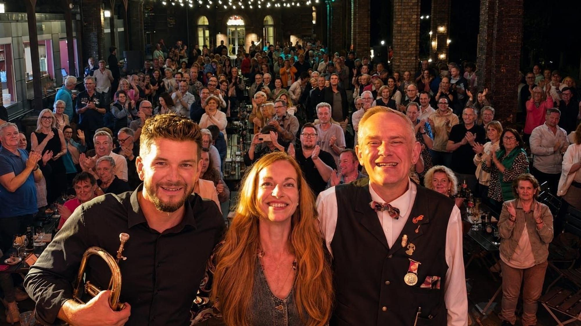 Michael Kuhl, Nathalie Bergdoll und JP Weber auf der Bühne.