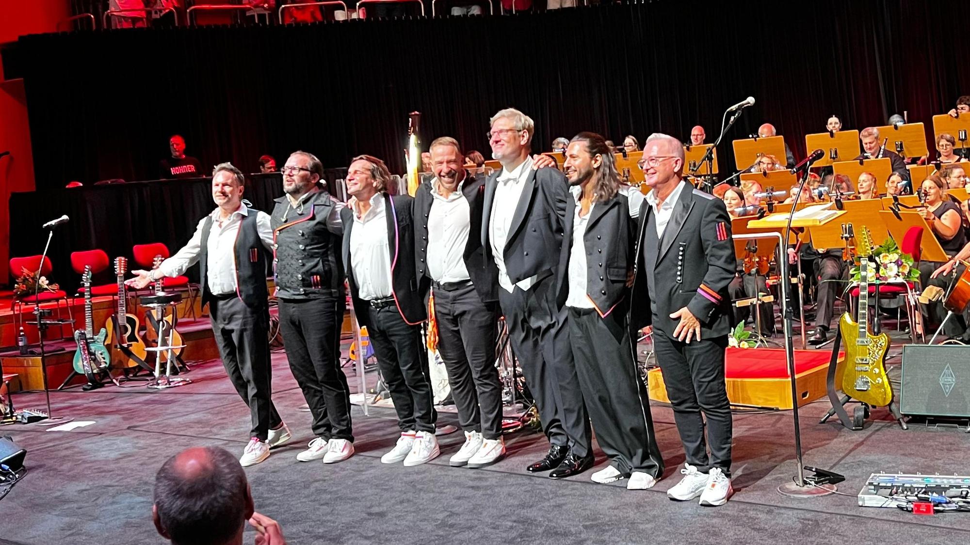 Die Höhner nach ihrem Konzert in der Philharmonie Köln.