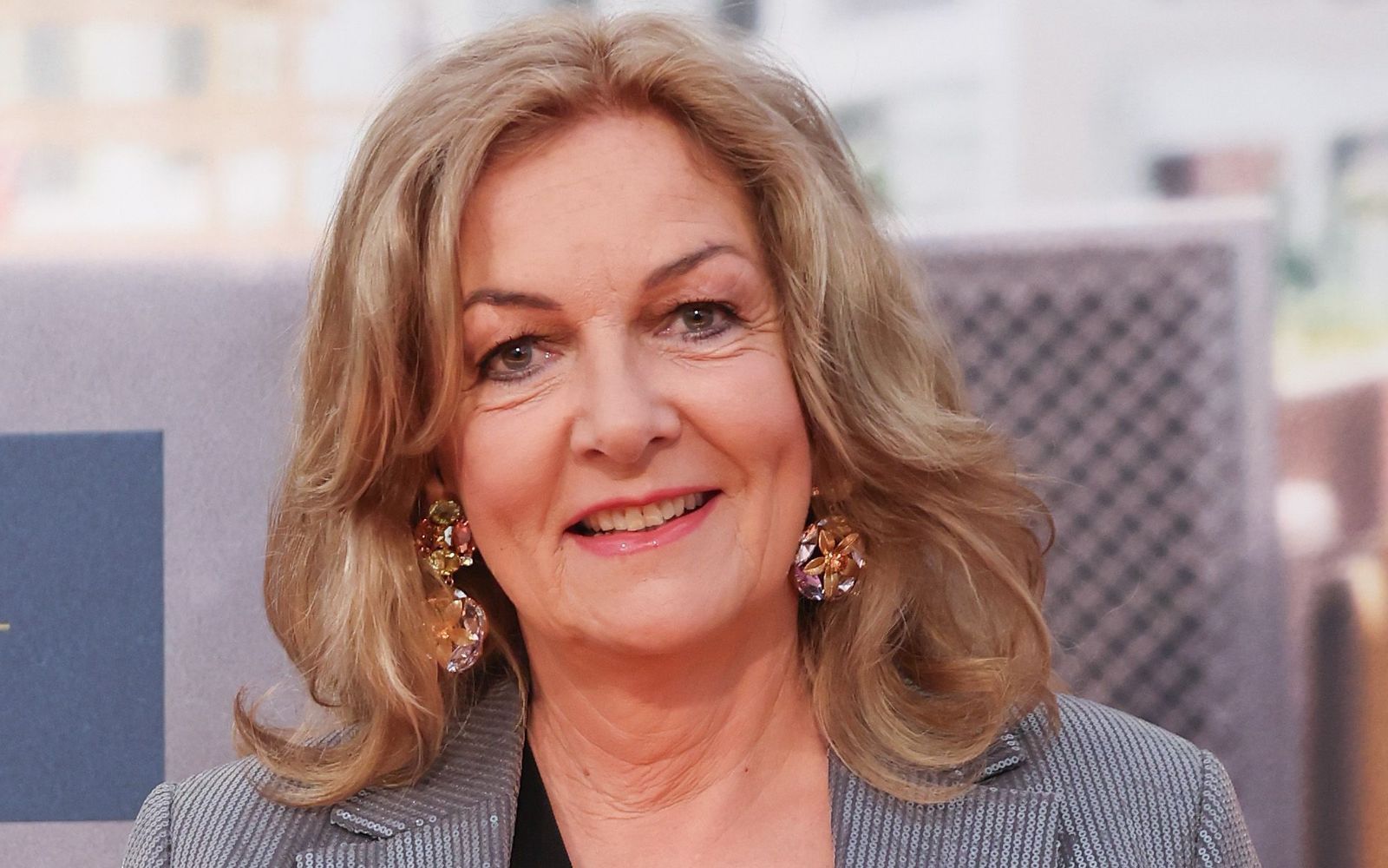Bettina TIetjen moderiert seit 1993 „DAS! Rote Sofa“. (Bild: 2024 Getty Images/Joern Pollex)