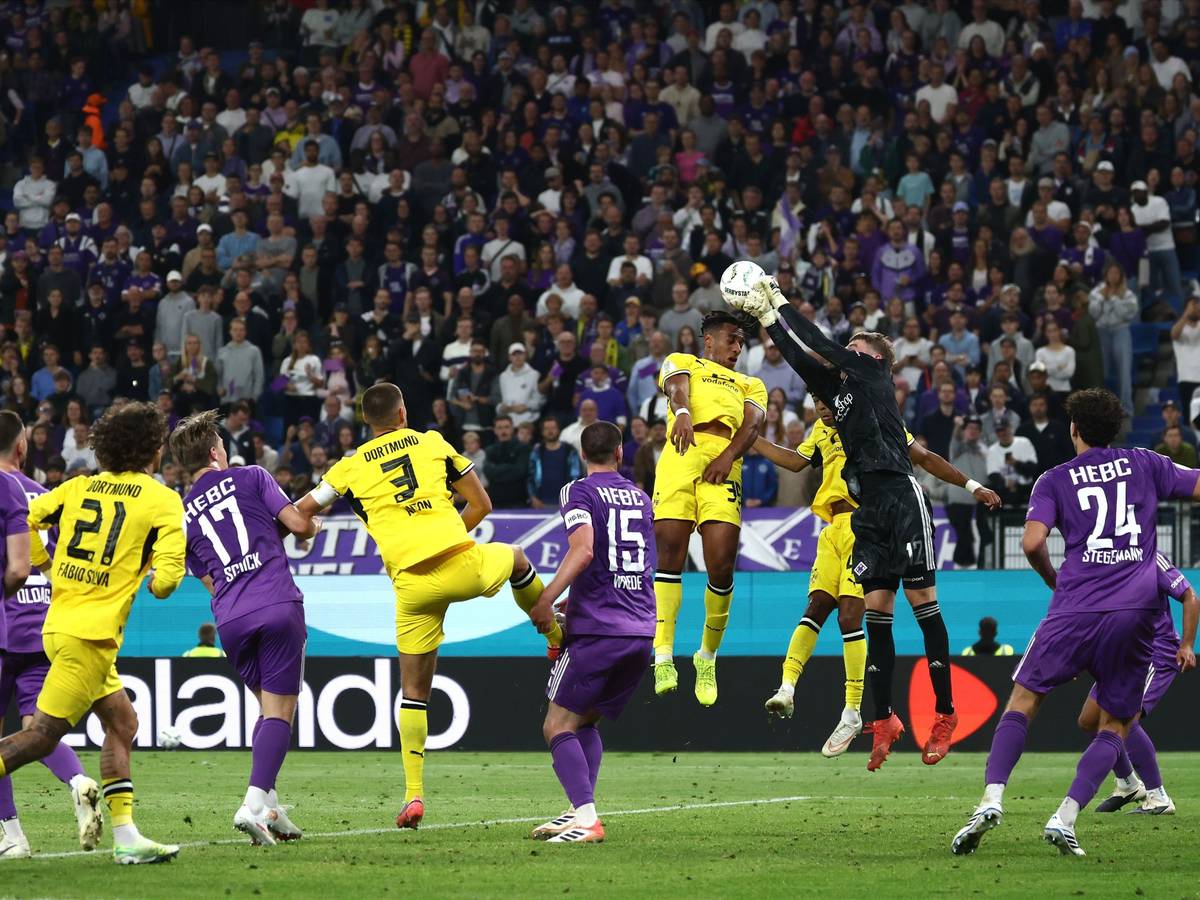 Spielszene im Duell HEBC - Borussia Dortmund.