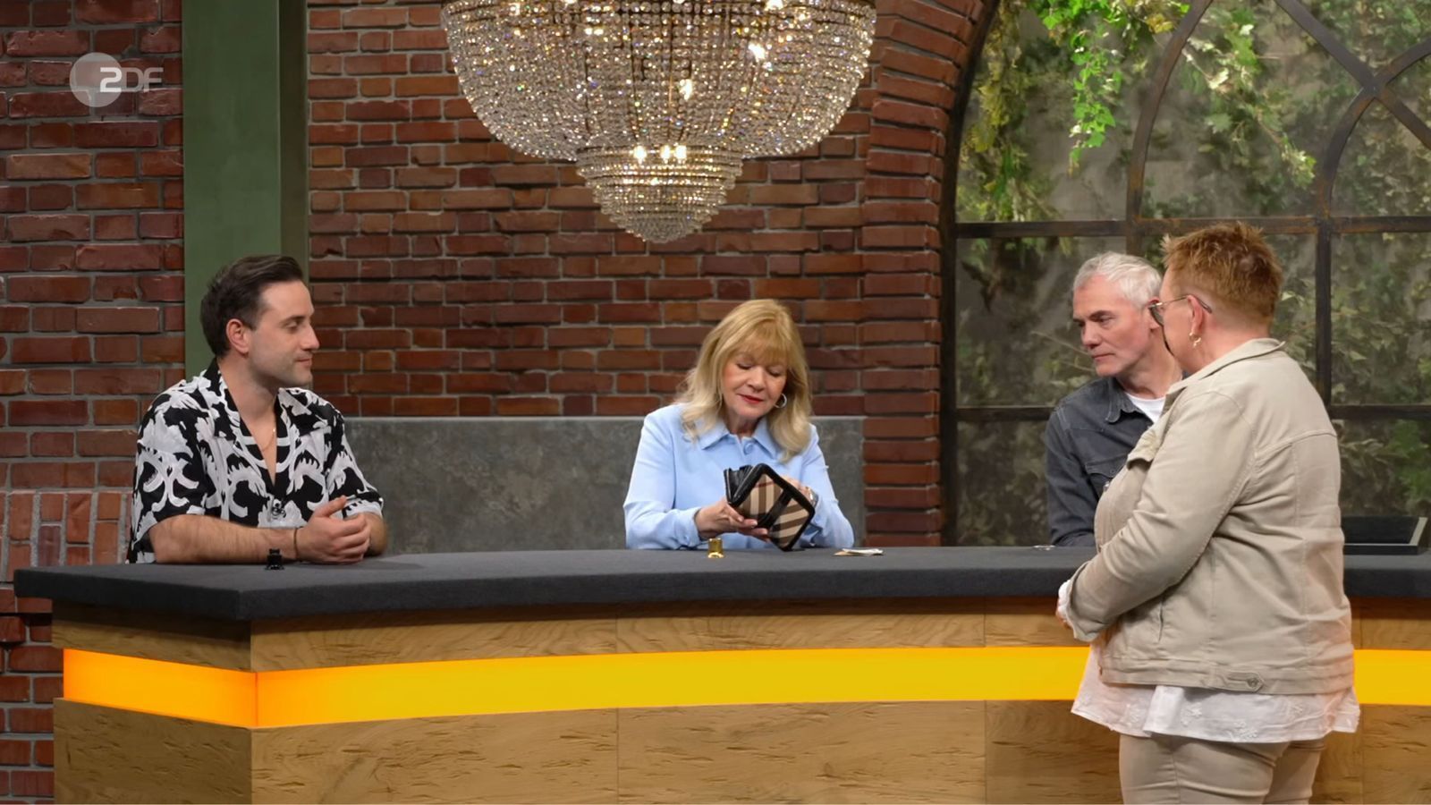 „Ich bin absolut geflasht!“, frohlockte Anke über die 180 statt 50 Euro. (Bild: ZDF)