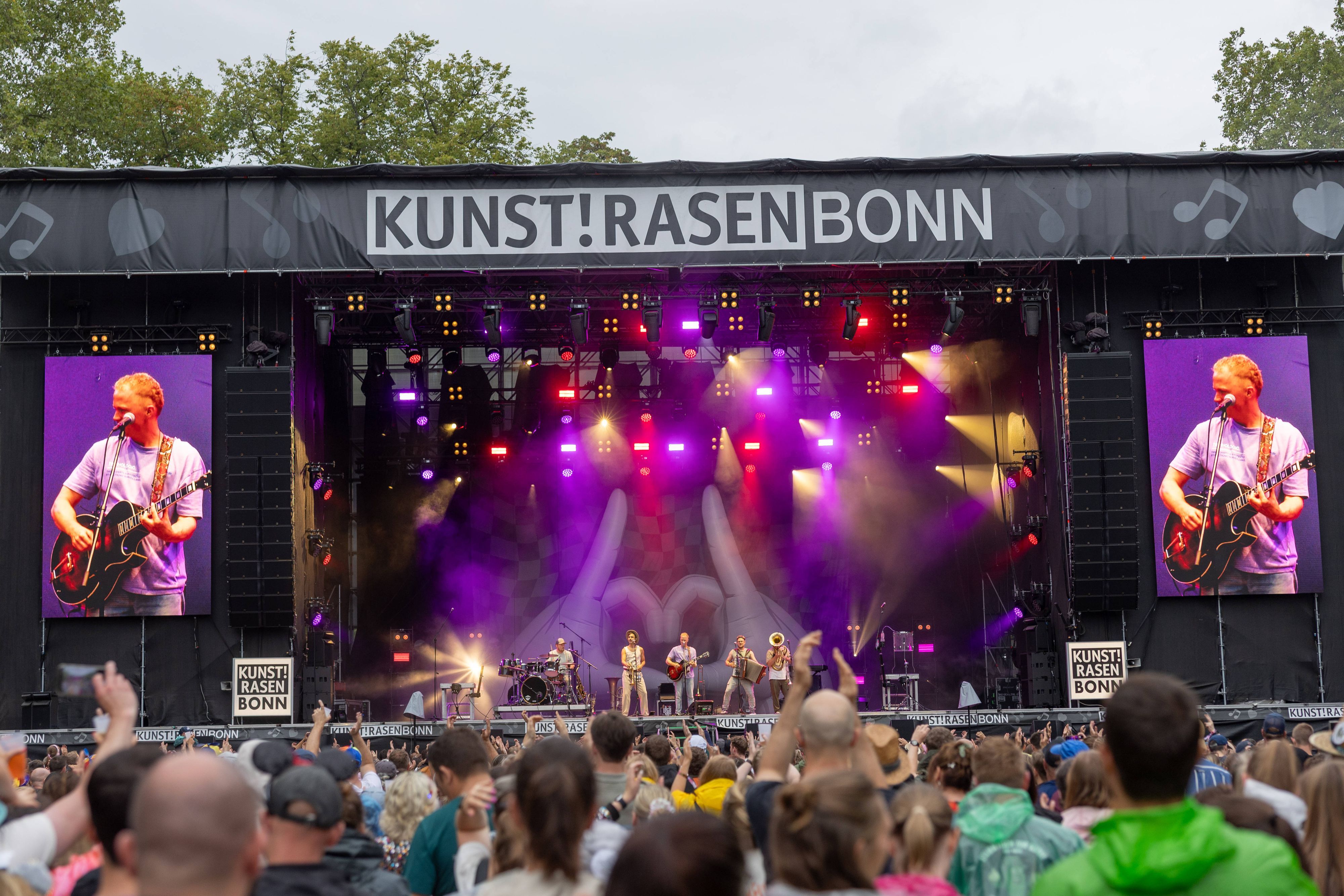 Fäaschtbänkler beim Festival auf dem KunstRasen in Bonn.