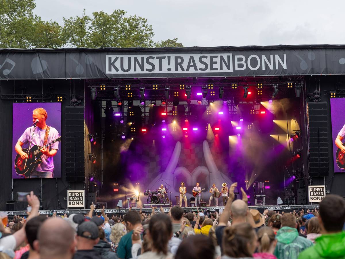 Fäaschtbänkler beim Festival auf dem KunstRasen in Bonn.