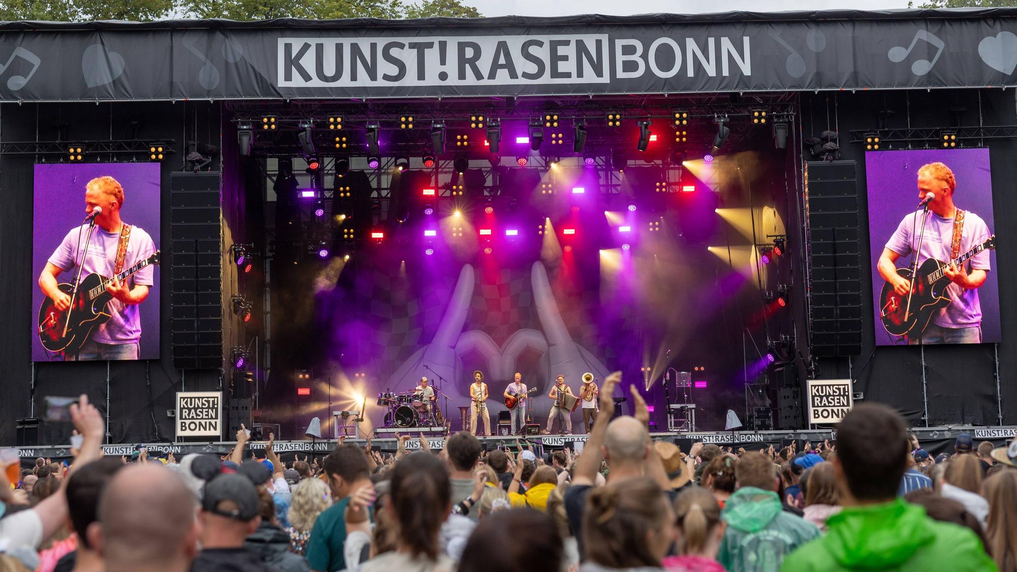 Fäaschtbänkler beim Festival auf dem KunstRasen in Bonn.