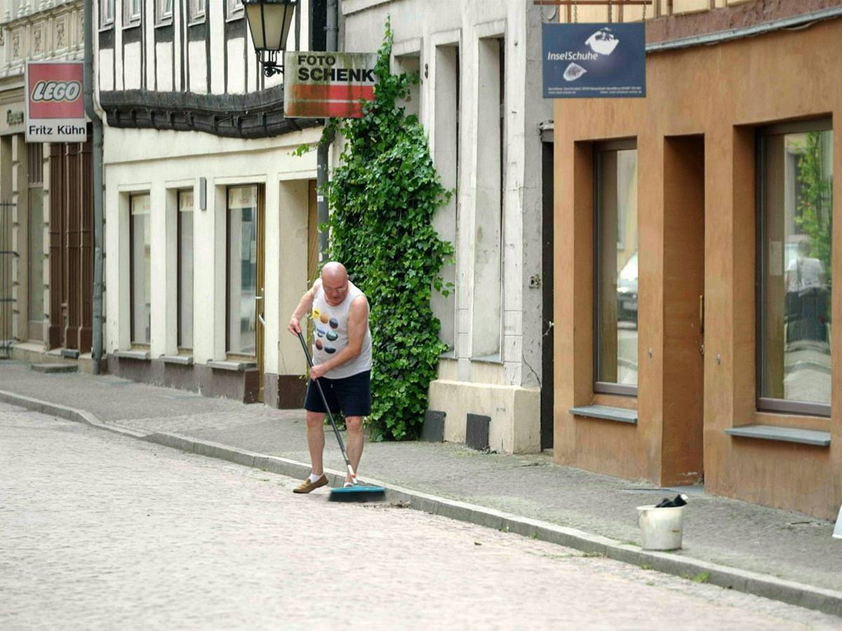 Vor allem in Ostdeutschland - hier im Bild: die Stadt Havelberg in Sachsen-Anhalt - wählen die Menschen zunehmend die AfD. Eine ARD-Reportage fragt nach. (Bild: MDR/Hoferichter & Jacobs)