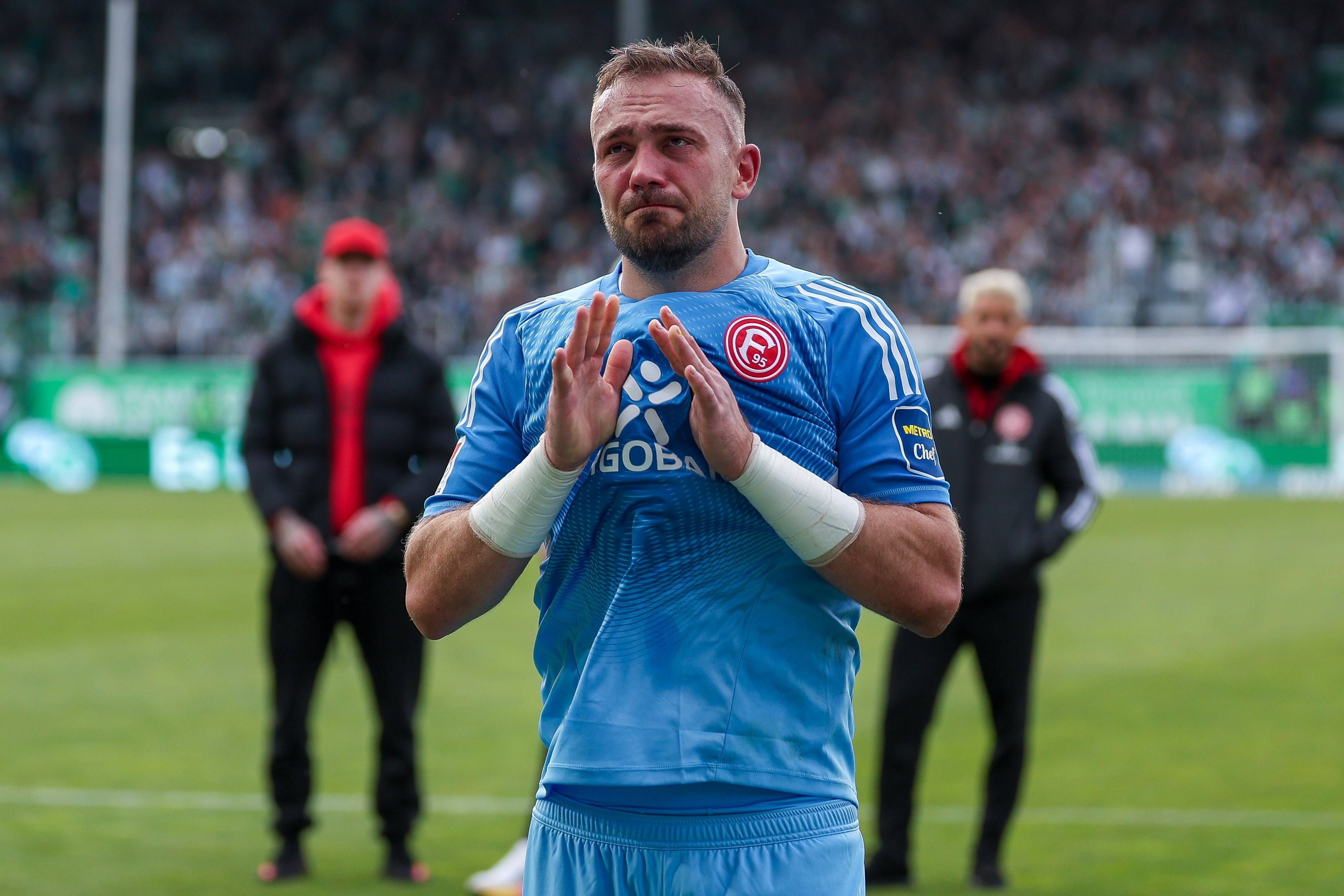 Tränen bei Florian Kastenmeier nach dem Abstieg von Fortuna Düsseldorf.