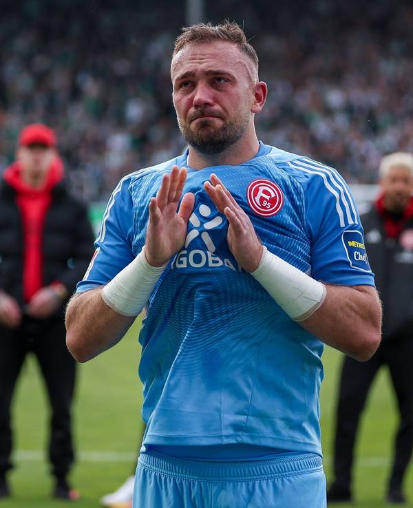 Tränen bei Florian Kastenmeier nach dem Abstieg von Fortuna Düsseldorf.