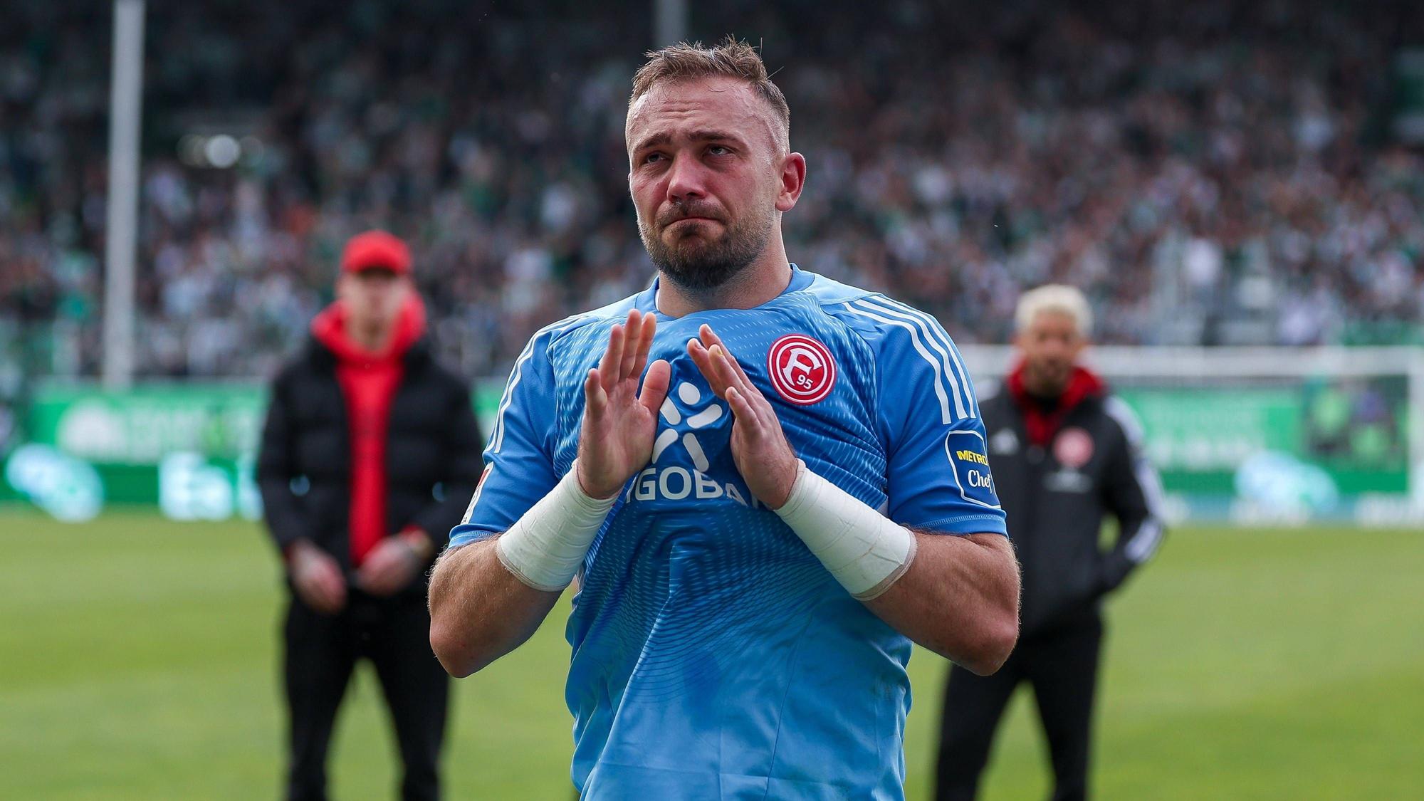 Tränen bei Florian Kastenmeier nach dem Abstieg von Fortuna Düsseldorf.