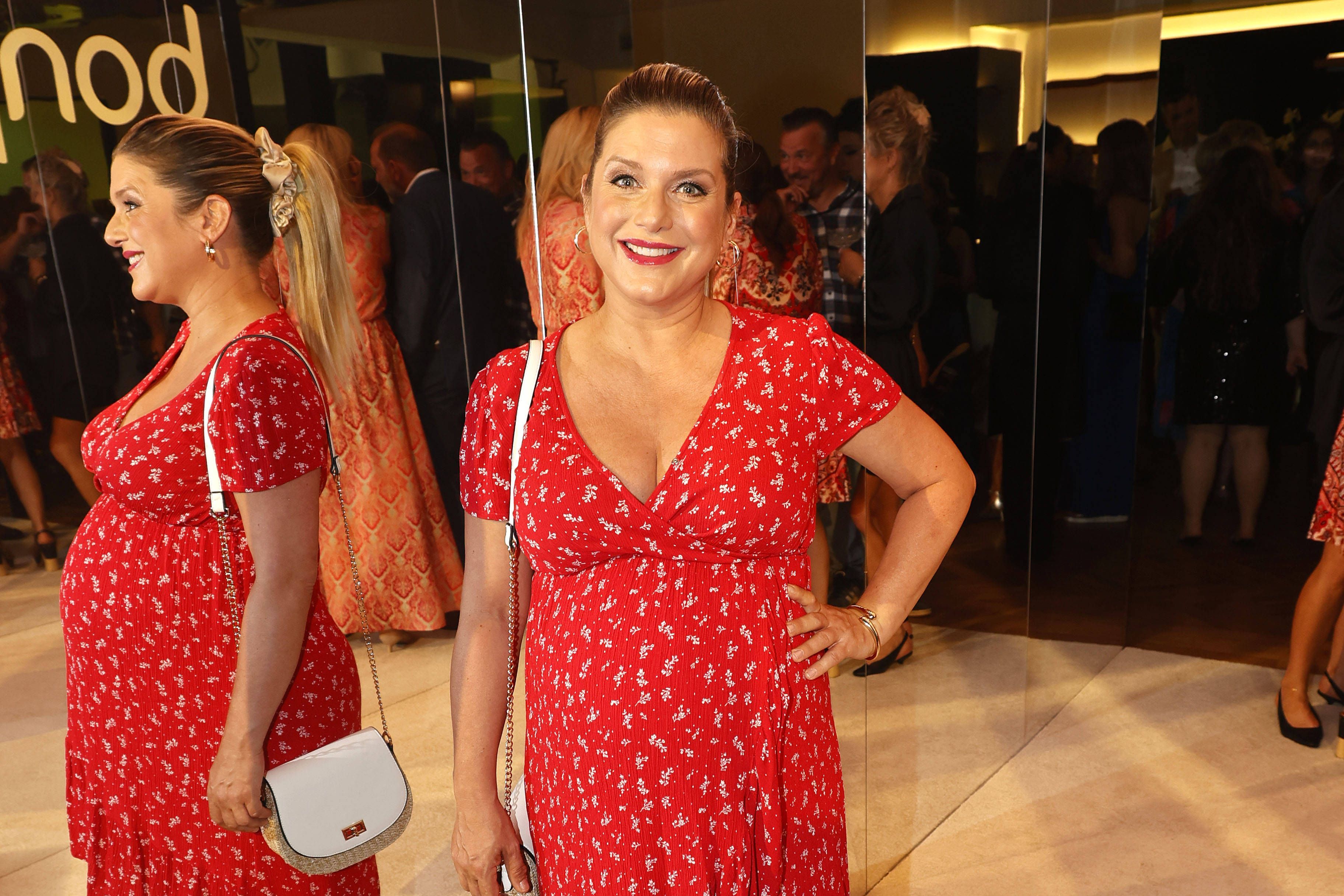 Jeanette Biedermann posiert.