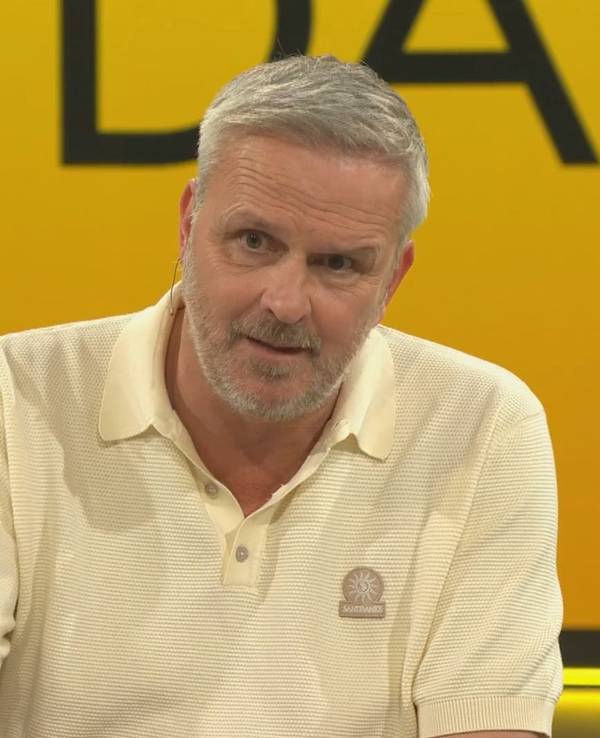 Im TV-Studio spricht Dietmar Hamann über den 1. FC Köln.