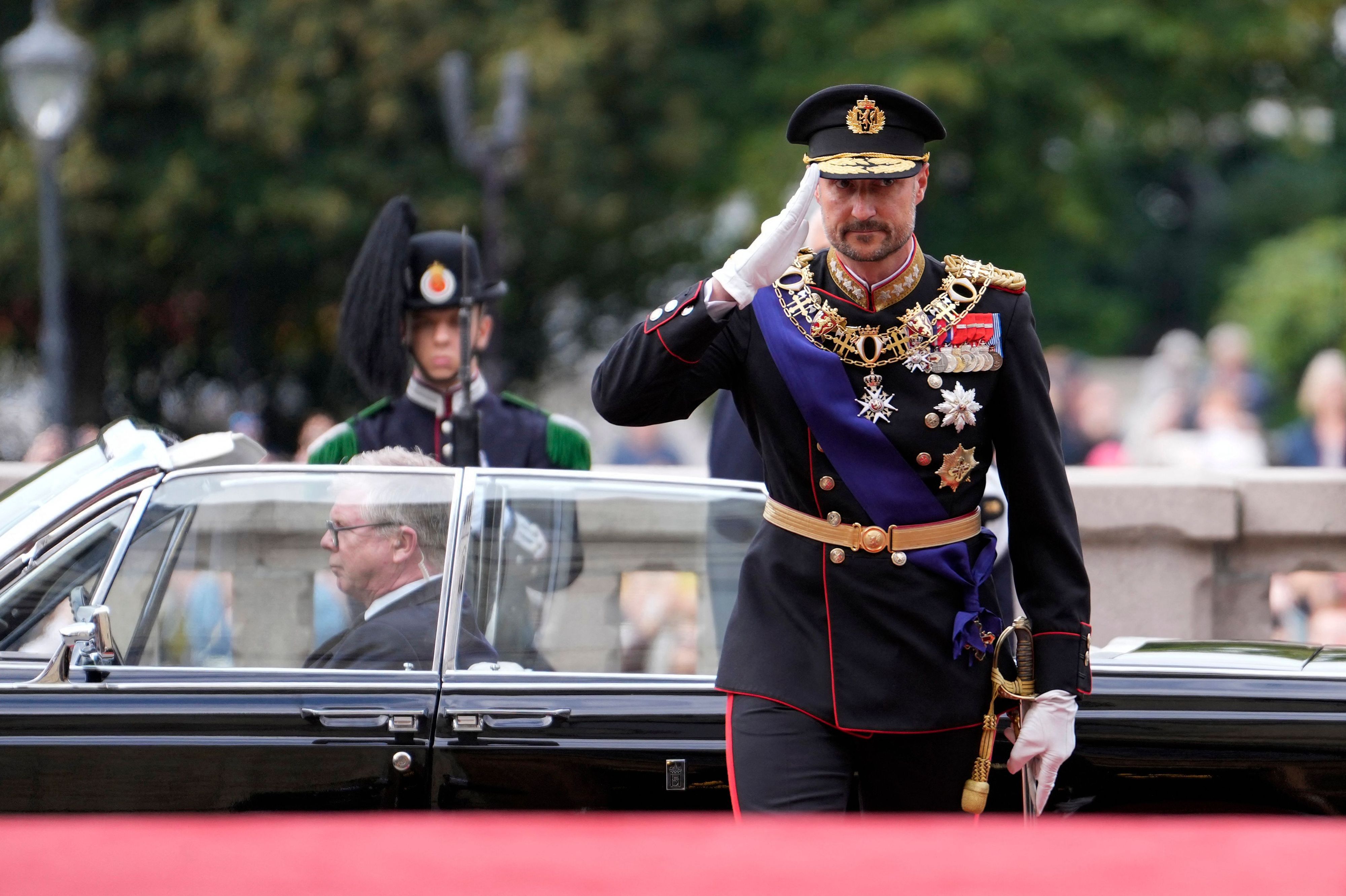 Norwegens neuer König Haakon VIII. trifft zur feierlichen Eidesleistung im Parlament in Oslo ein, nachdem er infolge des Todes seines Vaters König Harald V. den Thron bestiegen hat.