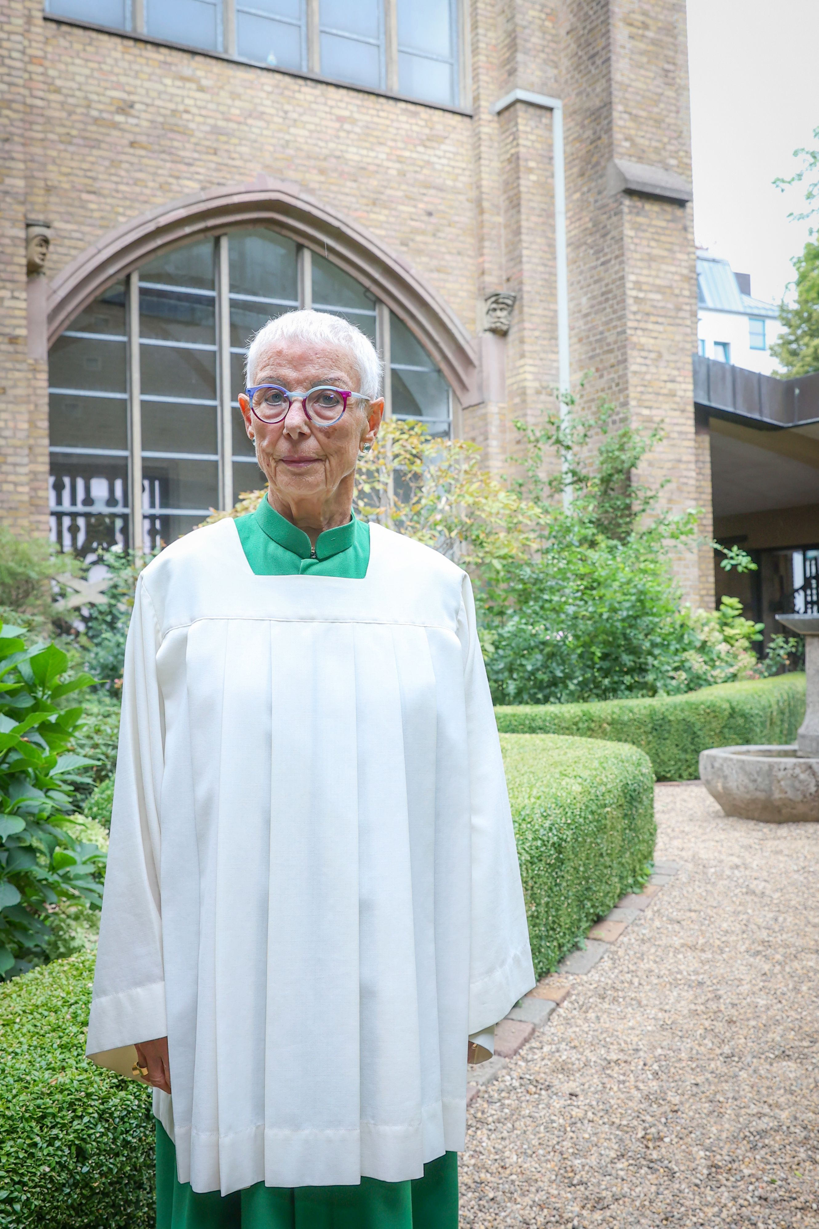 29.08.2026. Köln: Leonore Kalmes ist 90 Jahre alt und mutmaßlich Kölns älteste Ministrantin. Jeden Samstag dient sie in St. Mauritius Messe. Foto: Martina Goyert
