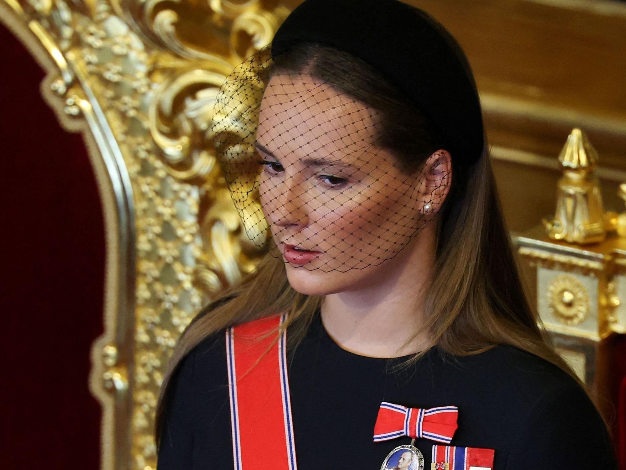 Kronprinzessin Ingrid Alexandra während der Vereidigung ihres Vaters König Haakon VIII. im norwegischen Parlament in Oslo.