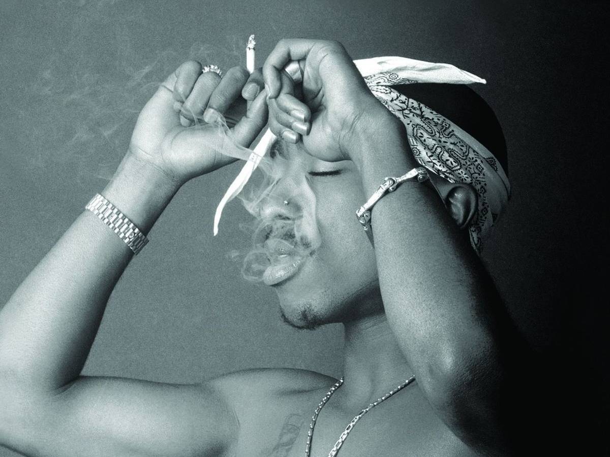 Am 7. September 1996 wurde Tupac Shakur angeschossen, wenige Tage später erlag er im Alter von 25 Jahren seinen Verletzungen. In seiner kurzen Karriere und danach verkaufte der Rapper 51 Millionen Tonträger. (Bild: Universal)