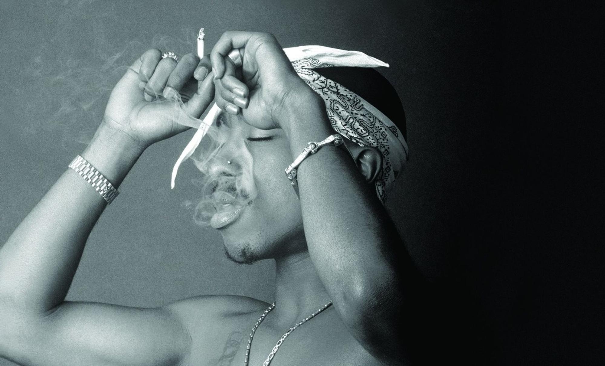 Am 7. September 1996 wurde Tupac Shakur angeschossen, wenige Tage später erlag er im Alter von 25 Jahren seinen Verletzungen. In seiner kurzen Karriere und danach verkaufte der Rapper 51 Millionen Tonträger. (Bild: Universal)