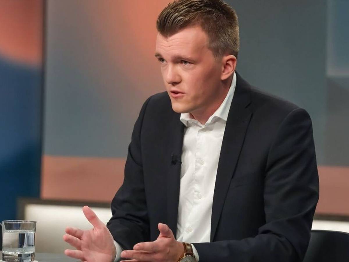 Luca Piwodda ärgerte sich bei „Hart aber fair“ über die etablierten Parteien. (Bild: WDR/Oliver Ziebe)