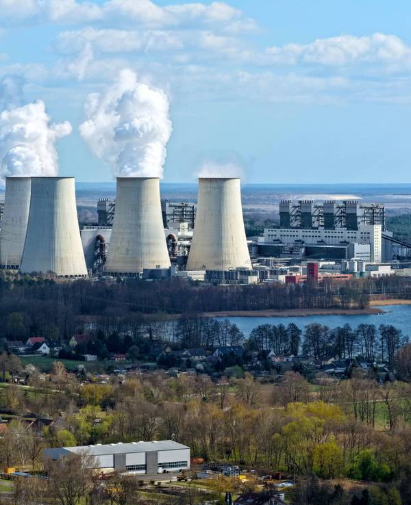 Blick auf das Kohlekraftwerk Jänschwalde in Brandenburg.