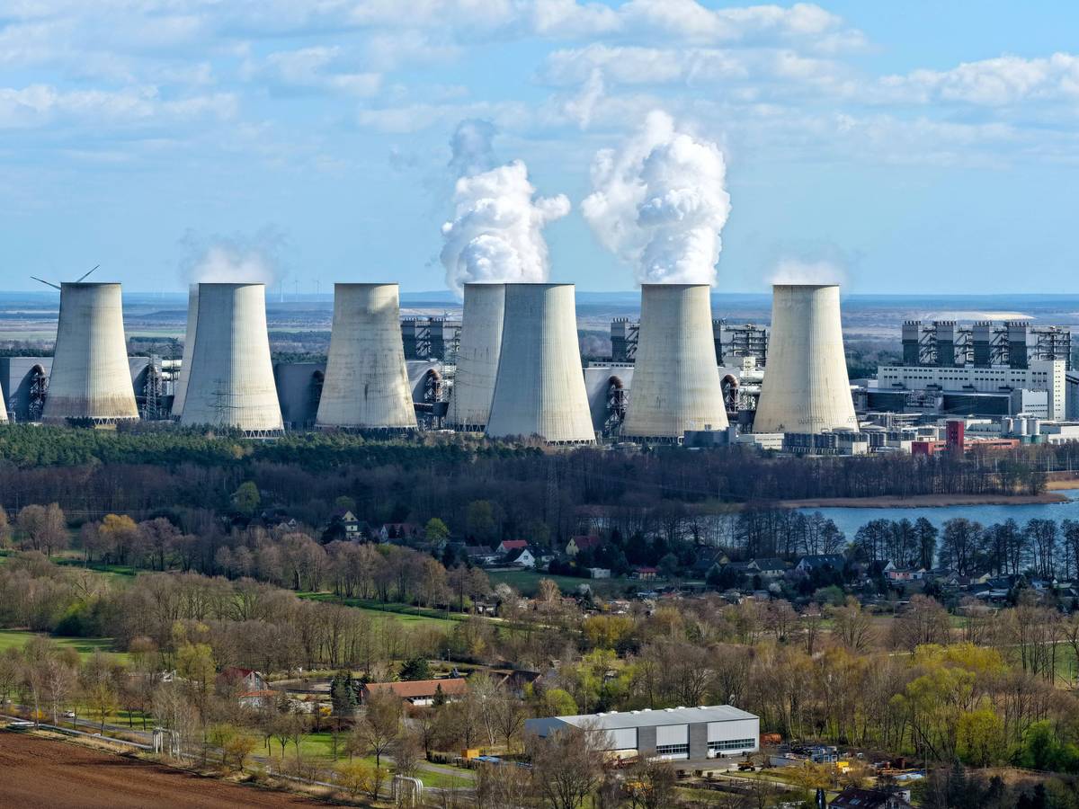 Blick auf das Kohlekraftwerk Jänschwalde in Brandenburg.