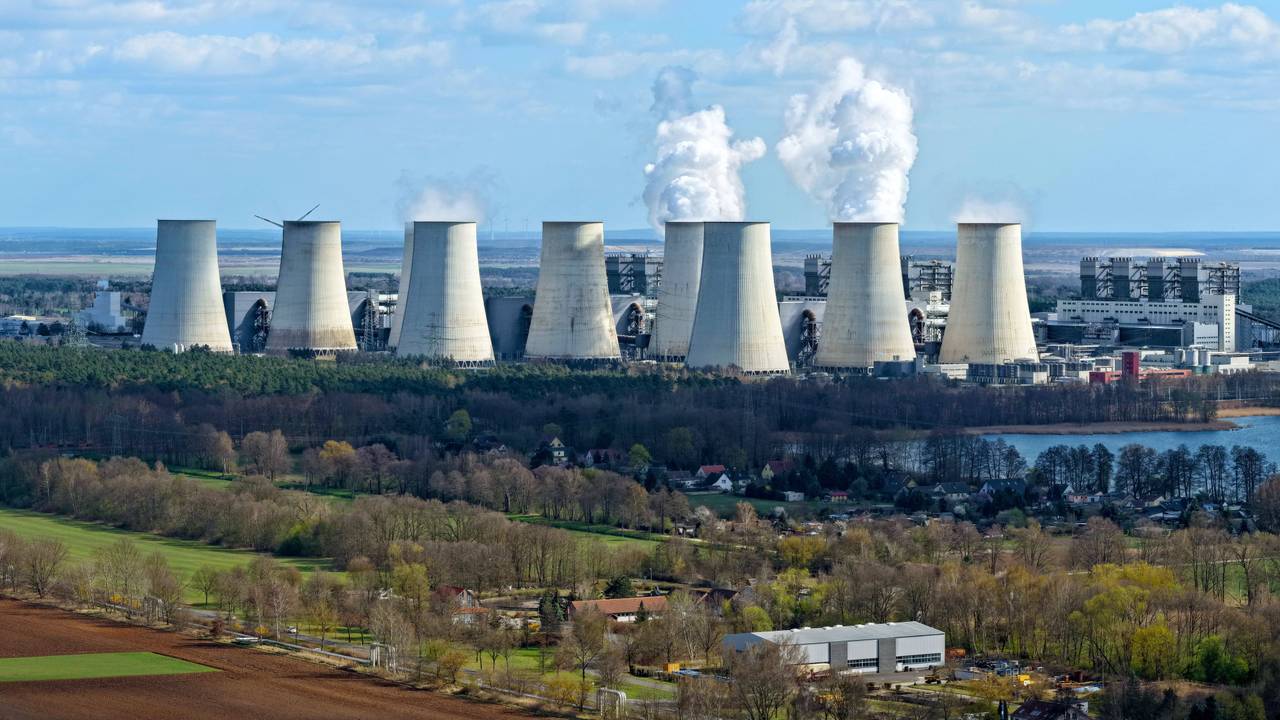 Blick auf das Kohlekraftwerk Jänschwalde in Brandenburg.